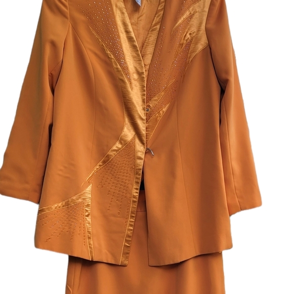 BMI STUDIO Women's 2PC Skirt Suit Crystal EMBELLISHED Long Sleeve Size 10 Golden - Picture 1 of 5